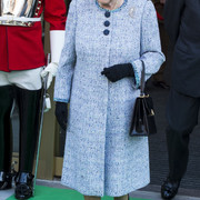 영국 여왕에겐 새 구두를 길들이는 비법이 있다