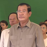 캄보디아 총리 "나는 늙어서 중국 백신은 좀..."