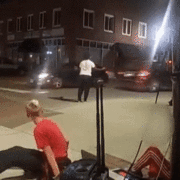 [혐] 거리에서 소년 폭행하는 흑인