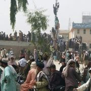 탈레반, 공개처형 시작
