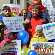 한국어로 러시아 규탄하는 우크라이나인들