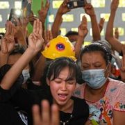 "차라리 죽음을" 미얀마 여성 자폭